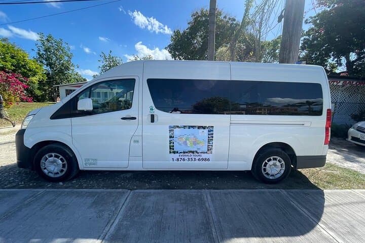 Roundtrip Shuttle to Jam West Adventure Park & Rick's Cafe — Negril Hotel Transfer