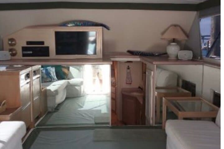 Private Hatteras Sportfishing & Snorkel Charter in Nassau — 4-Hour Excursion photo 3