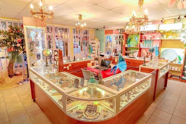 Roatan Shopping and Sightseeing: West Bay Shops & Local Market Tour photo 3