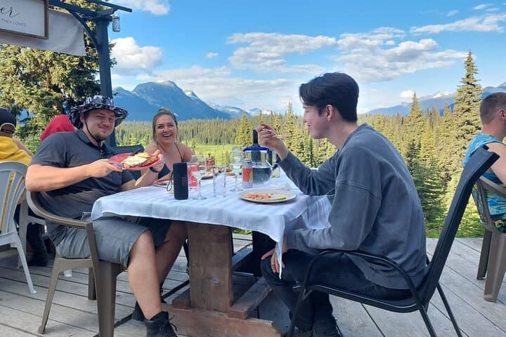 Cameron Ridge Bungalows: Hike Nora's Knob & Alpine Meadows by Quesnel Lake