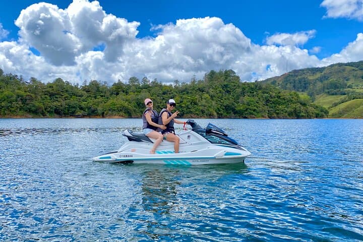 Jetskiing Guatapé: 1-Hour Reservoir Adventure at El Peñol photo 4