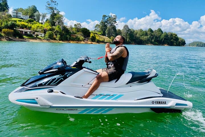 Jetskiing Guatapé: 1-Hour Reservoir Adventure at El Peñol photo 5
