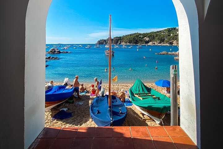 Breakfast in Spain, Lunch in France: Day Trip from Barcelona to Girona & Collioure photo 3