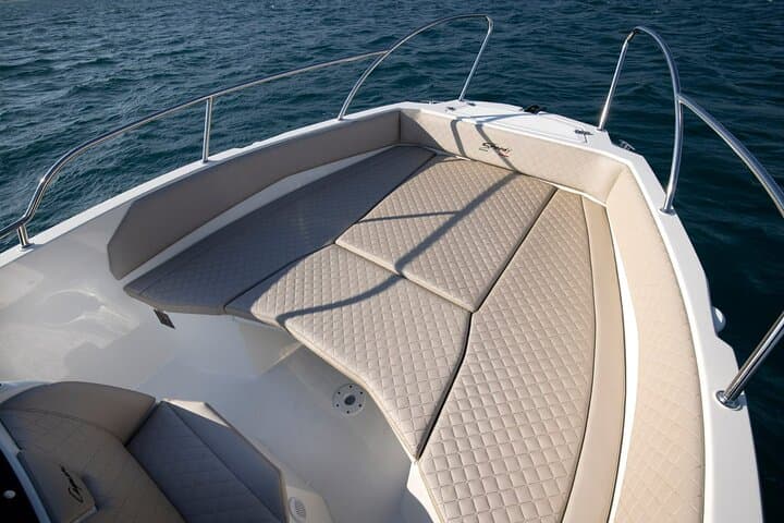 Cayman Deluxe: Brac, Šolta & Blue Lagoon Speedboat Day Cruise photo 4
