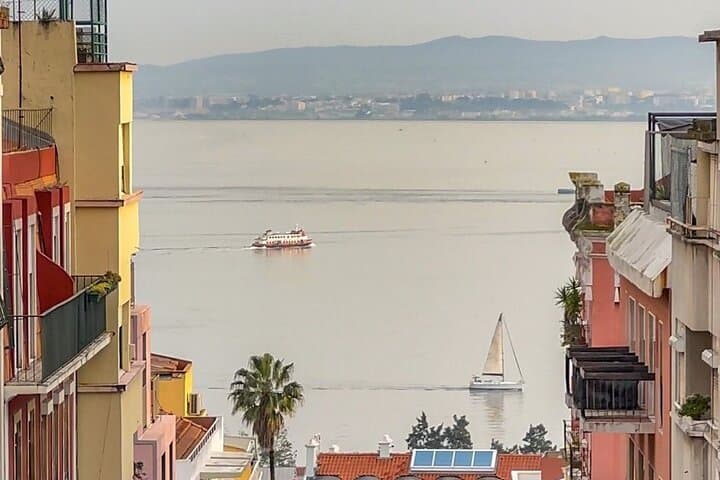 Lisbon Personalized 3-Hour Walking Video Tour — Alfama to Praça do Comércio photo 3