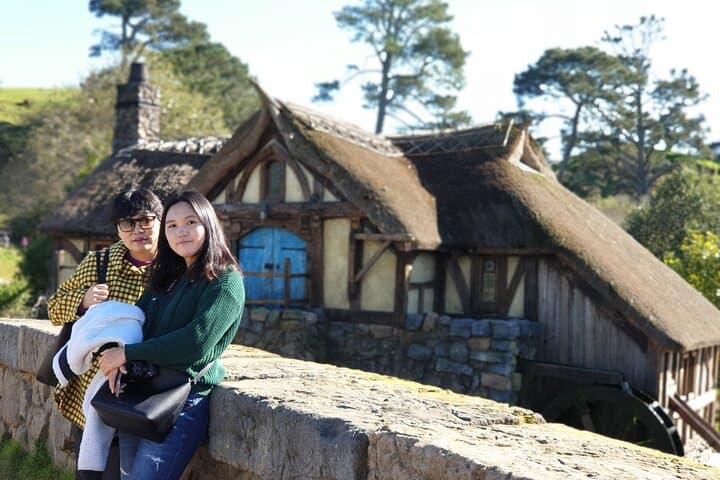 Auckland Day Tour: Hobbiton, Blue Spring & Waitomo Glowworm Caves photo 3
