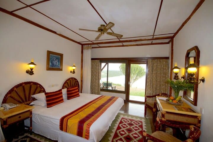 12-Day Super Luxury Gorilla, Chimp & Wildlife Safari from Entebbe photo 5