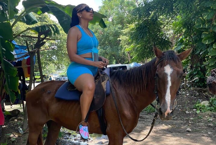 Montego Bay to Dunns River: Horseback Riding and Waterfall Adventure photo 3