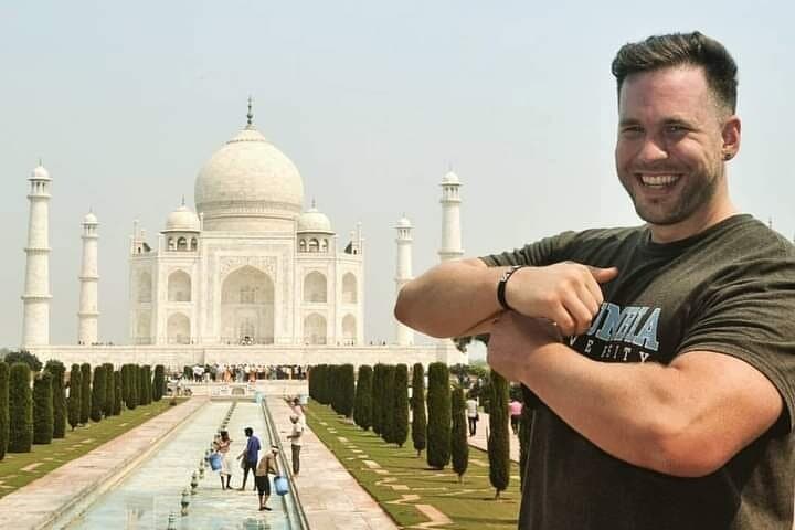 Taj Mahal Day Trip by High-Speed Train: Private Guided Tour from Delhi