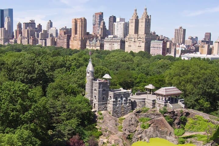 New York Date Night Walking Tour: East Village, Central Park & Dinner