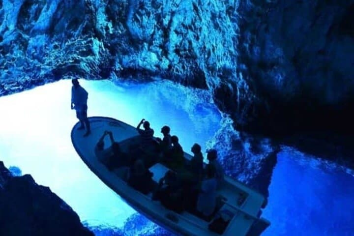 Blue Cave & 6-Island Speedboat Escape from Split: Blue Lagoon, Stiniva & Hvar photo 2