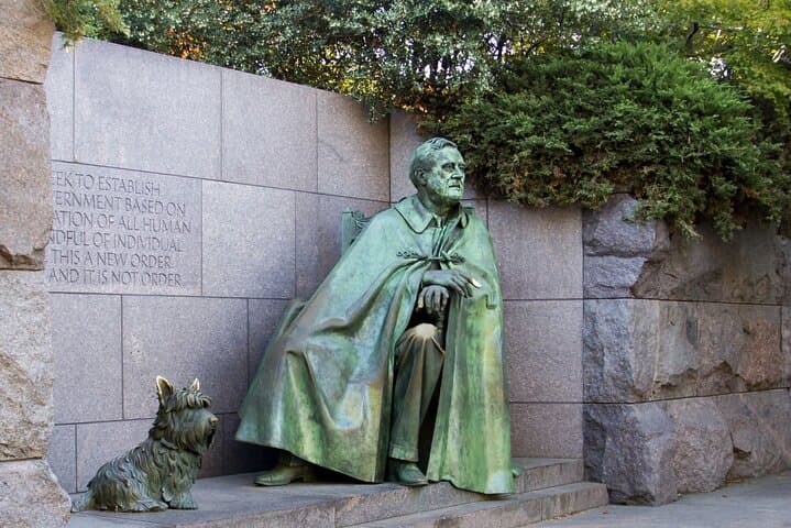 Private Guided Walk: Washington DC's Iconic Memorials & National Mall photo 2