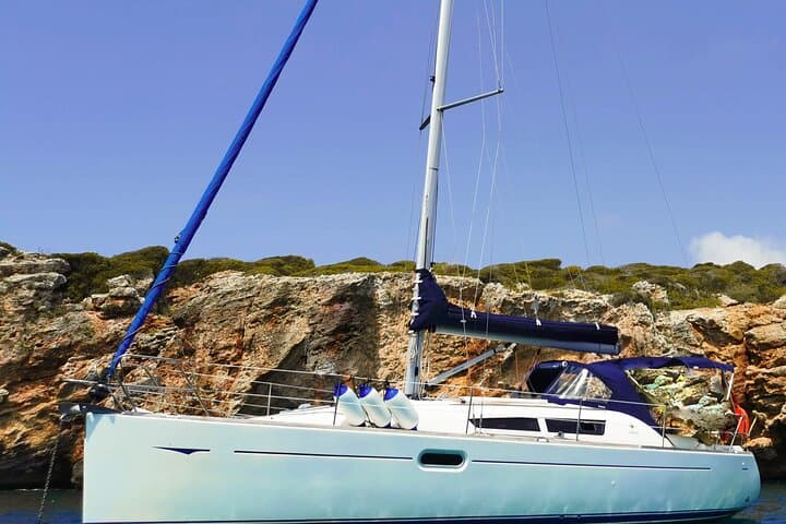 Sail Barcelona: Private 2-Hour Port Olímpic Cruise with City Views
