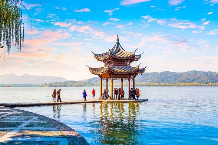 2-Day Private Hangzhou and Wuzhen Tour from Shanghai — West Lake, Tea Village & Lingyin Temple