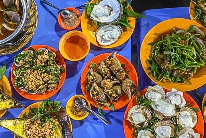 Saigon Foodie Night Motorbike Tour: Ho Chi Minh Street Food by Scooter