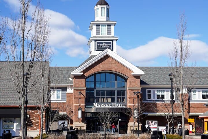Woodbury Common Outlet Day Trip from Manhattan: Shopper’s Guide & Tips photo 3