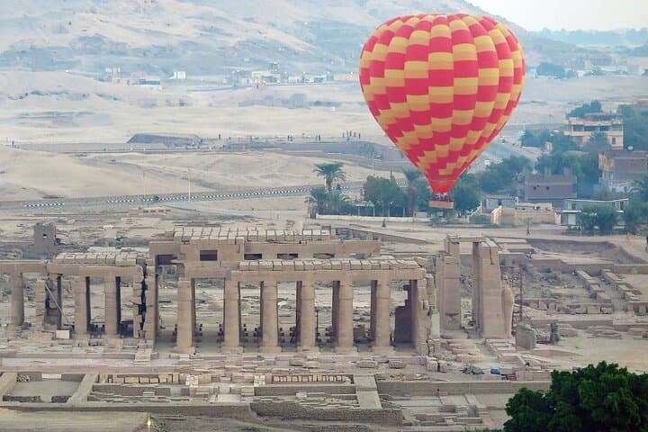 Sunrise Hot Air Balloon Over Luxor: Flight Above Thebes' Temples photo 4