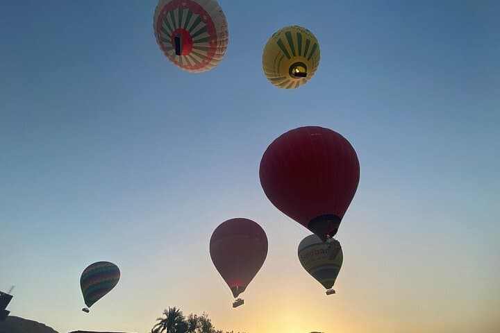 Sunrise Hot Air Balloon Over Luxor: Flight Above Thebes' Temples photo 6