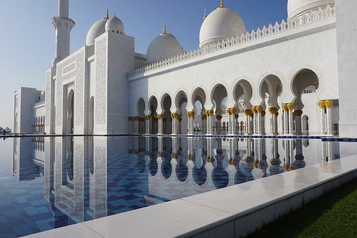 Abu Dhabi Day Tour from Dubai: Sheikh Zayed, Qasr Al Watan & Etihad Towers photo 1