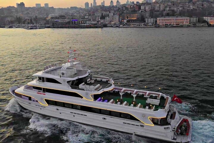 Evening Bosphorus Dinner Cruise: VIP Table, Live Shows & Istanbul Skyline photo 6