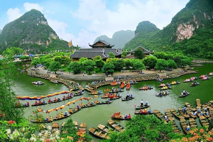 Ninh Binh Day Trip: Hoa Lu, Tam Coc & Mua Cave from Hanoi photo 3