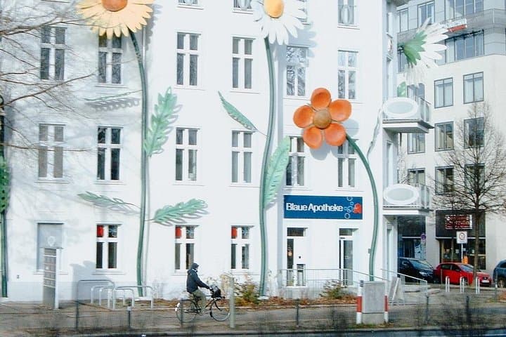 Berlin Private Bike Tour: East and West Highlights with Local Guide photo 4