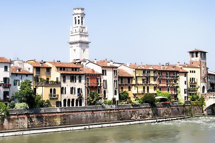 Zurich to Verona Private Transfer with 2-Hour Milan Duomo Stop