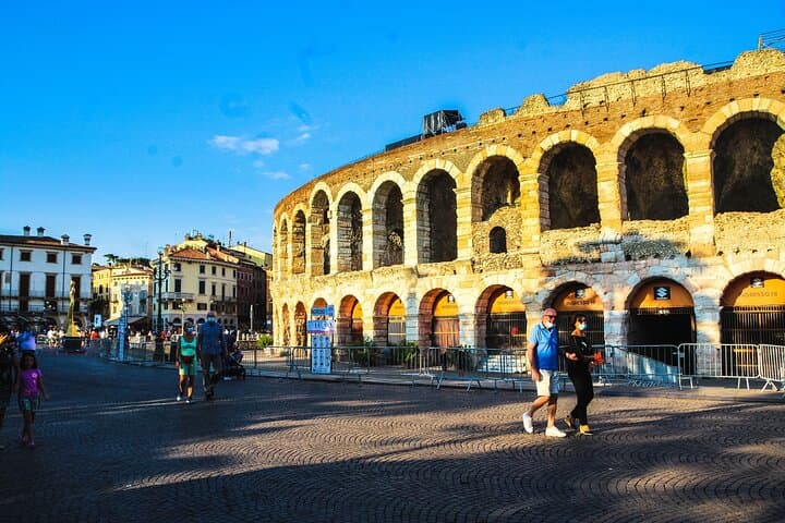 Zurich to Verona Private Transfer with 2-Hour Milan Duomo Stop photo 5