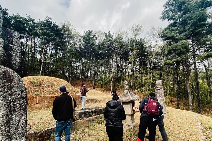 Korean Cemetery and Folklore Trek: Fall Hike Through Mountain Graves Near Seoul photo 3