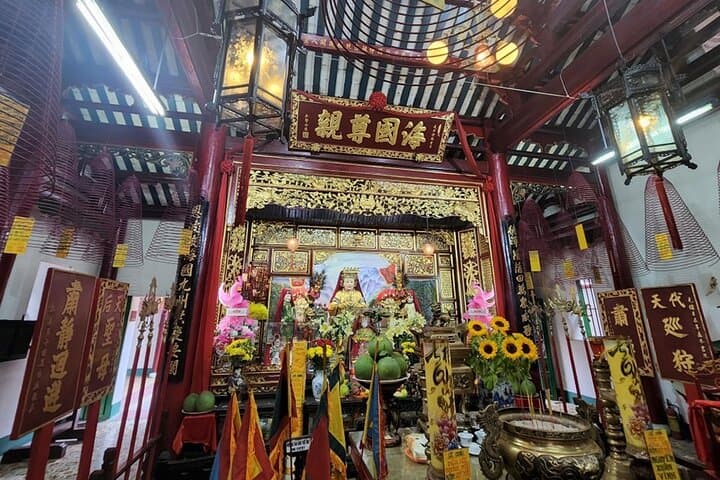 Hoi An Bamboo Basket Boat Ride and Ancient Town Walking Tour photo 5