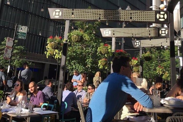 Classic Chicago Food Tour: River North Deep-Dish, Italian Beef & Hot Dog Crawl photo 3