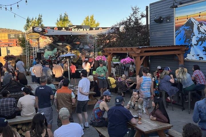 Bend Craft Brewery Tour and Tasting Flights — Local Taproom Experience photo 4