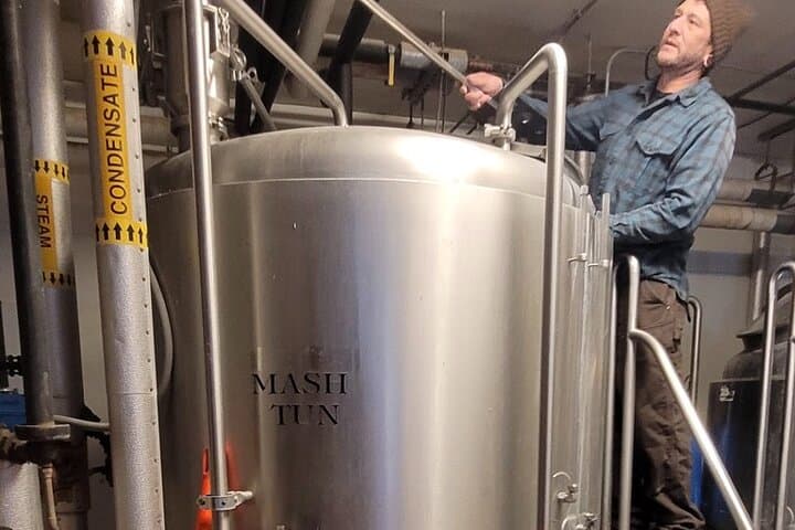 Bend Craft Brewery Tour and Tasting Flights — Local Taproom Experience photo 6