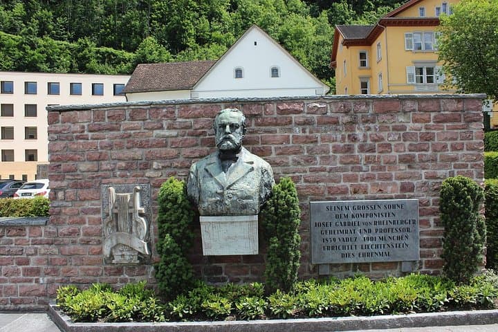 Private Transfer from Vaduz to Zurich with 2-Hour Stop at Gutenberg Castle (Balzers) photo 4