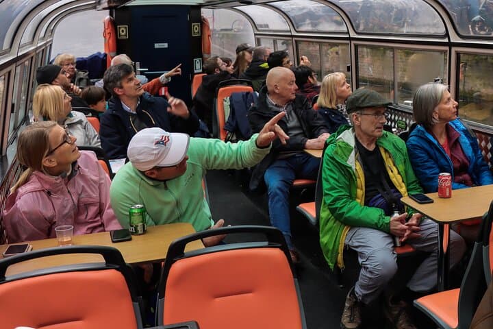 Amsterdam Live Guided Canal Cruise — 1-Hour Sightseeing on Historic Waterways