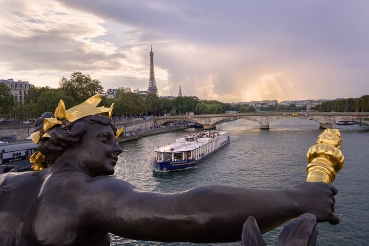 Seine Dinner Cruise on Capitaine Fracasse — 3‑Course Paris River Experience photo 6
