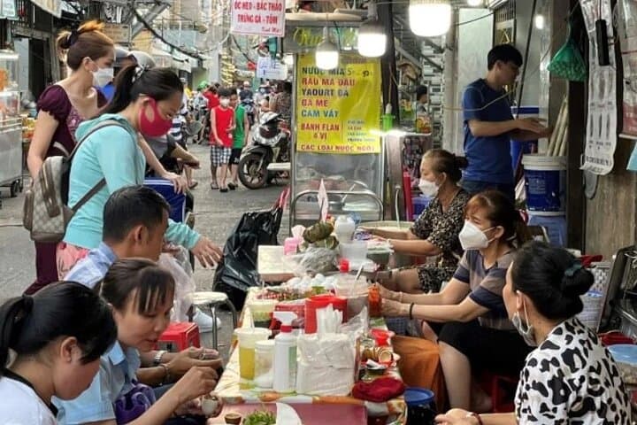 Ho Chi Minh Street Food by Motorbike: 10 Tastes Across Saigon's Back Alleys photo 5