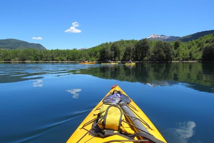 Kayaking Machonico Lakes on the Siete Lagos Trail — San Martín de los Andes photo 3