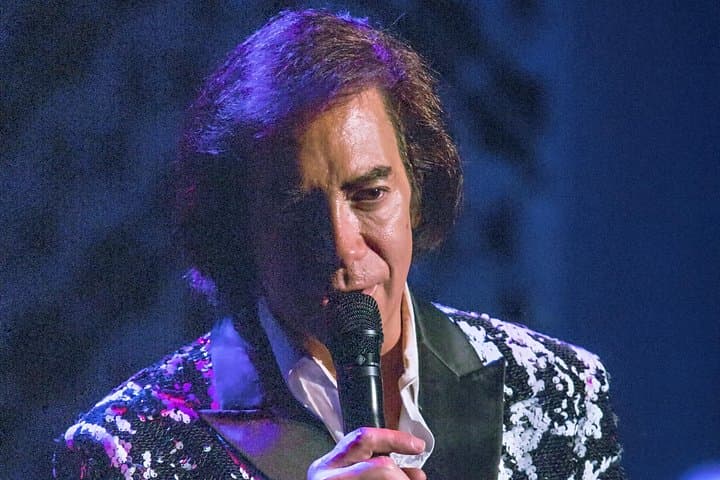 King of Diamonds: Neil Diamond Tribute Show in Las Vegas — Tickets, Tips & What to Expect photo 4