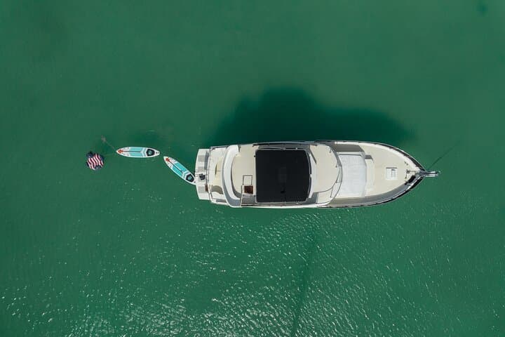 Private 53' Hatteras Yacht to Inha Reef — 4-Hour Playa del Carmen Charter photo 6