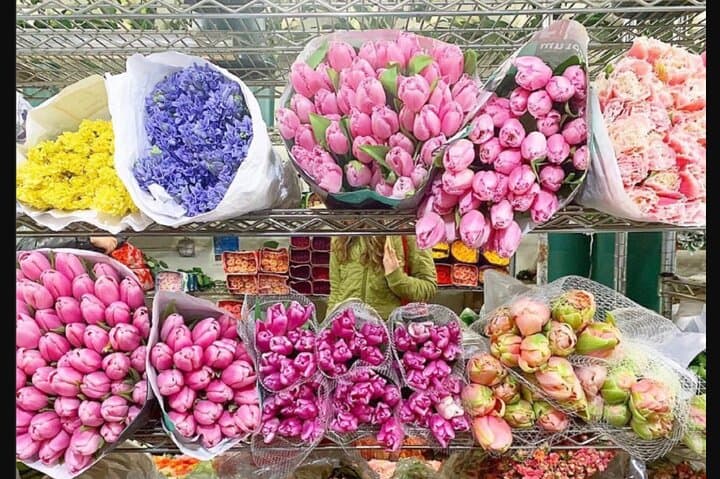 Inside NYC's Historic Flower District: A Guided Walk Through Wholesale Blooms photo 5
