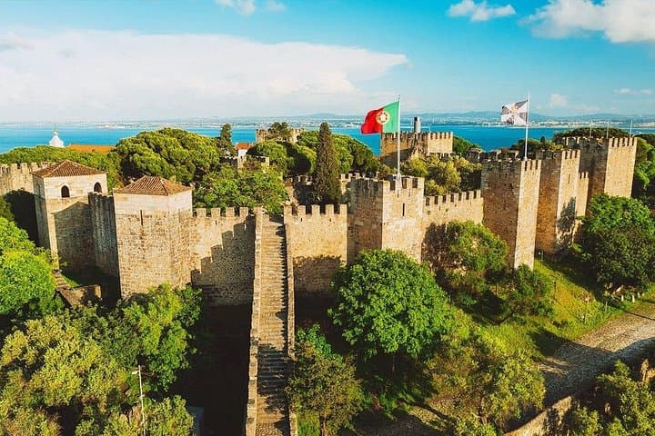 Lisbon Full-Day: Oceanário, Telecabine & São Jorge Castle Tour photo 3
