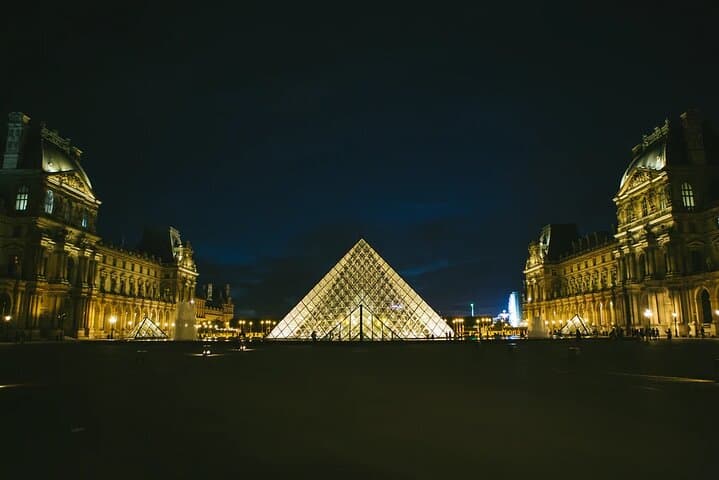 Paris Panoramic Tour with Moulin Rouge: 9-Hour Private Transfer from Beauvais photo 2