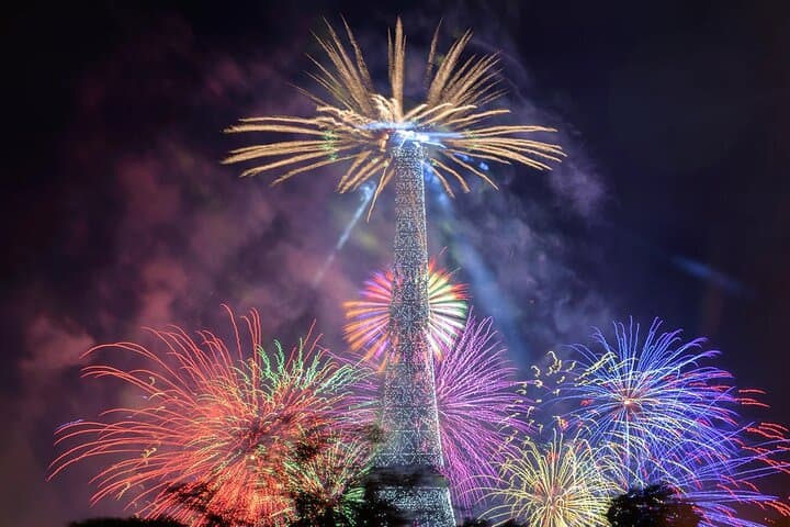 Paris Panoramic Tour with Moulin Rouge: 9-Hour Private Transfer from Beauvais photo 4