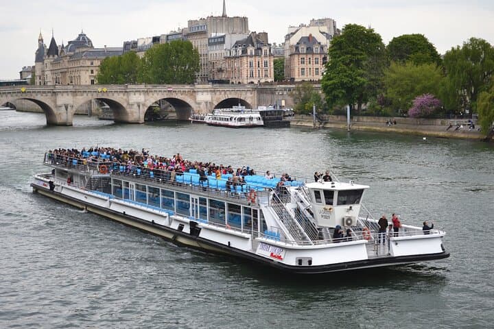 Private Paris Panoramic Tour with CDG Transfer and Seine Lunch Cruise photo 5