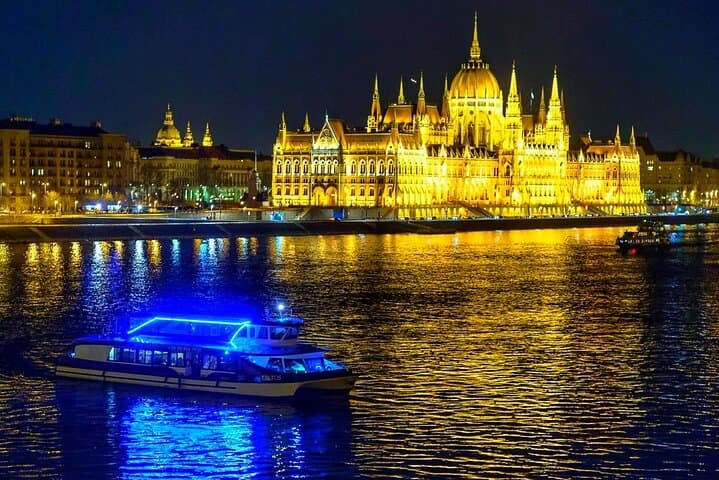 Budapest Night Danube Cruise: Drinks, Live Folklore & Illuminated Sights photo 6