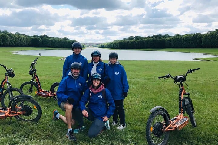Explore Versailles by All-Terrain E-Scooter and Beginner Golf Experience