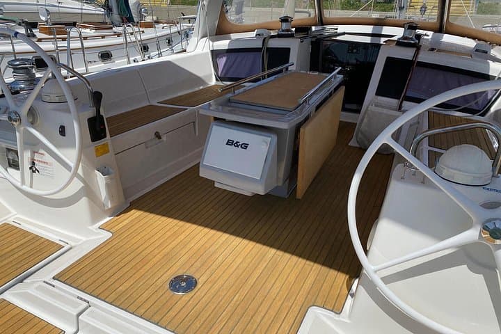 Waikiki Friday Night Fireworks Sail: Sunset Cruise & Luxury Yacht Experience photo 4
