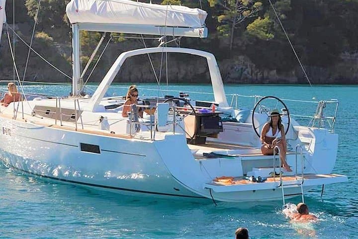 Waikiki Friday Night Fireworks Sail: Sunset Cruise & Luxury Yacht Experience photo 2