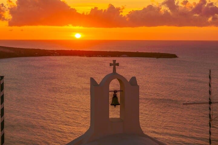 Sunset in Oia: Private Ammoudi Beach Evening Tour in Santorini photo 3